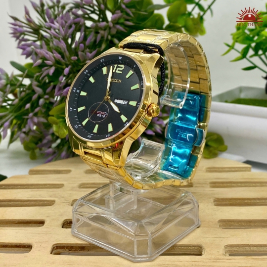 Đồng Hồ Nam Citizen - Mặt Đen Niềng Vàng - 2210M